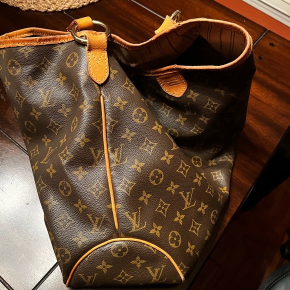Louis Vuitton Purse - Picture 2 of 5